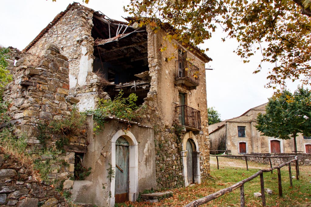 Maison ancienne nécessitant une rénovation importante