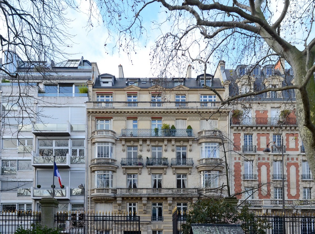 Rue Guynemer face au Jardin du Luxembourg à Paris 6e