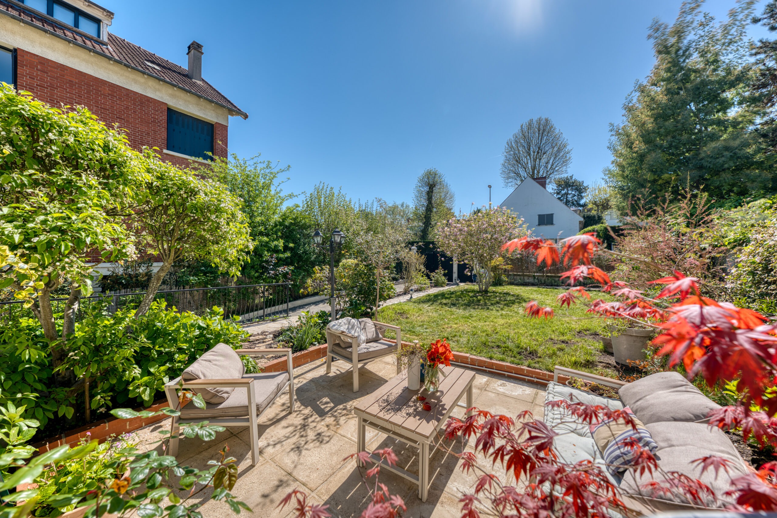Extérieur de la maison à vendre à Sèvres