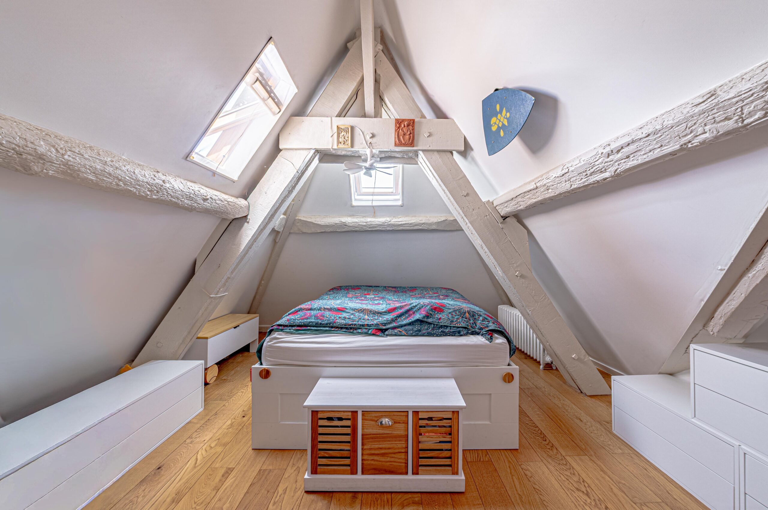 Chambre à l'étage du duplex à Meudon Bellevue