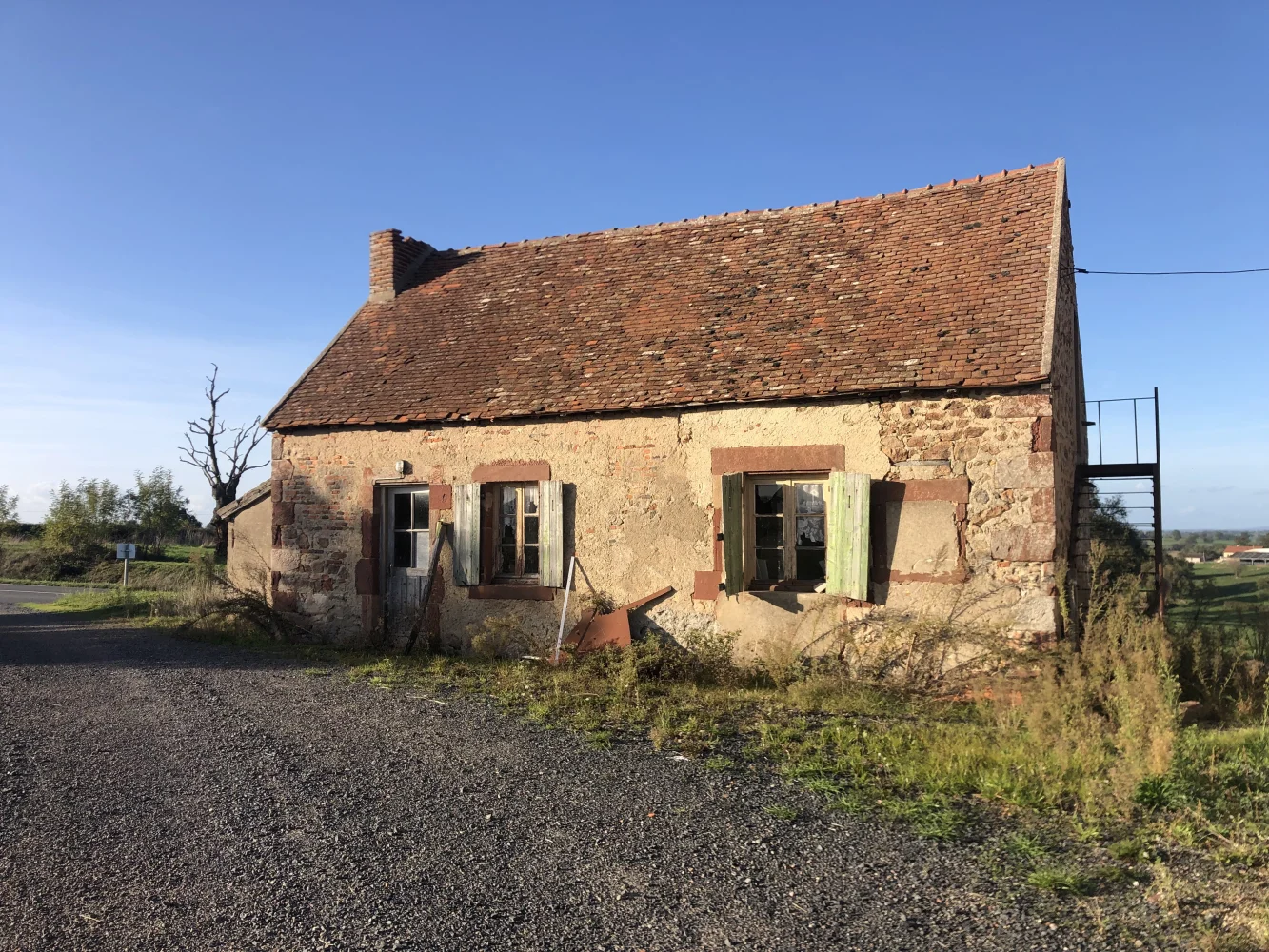 Intérieur d’une maison ancienne à rénover