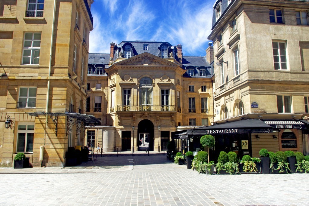 Rue de Valois au Palais-Royal à Paris