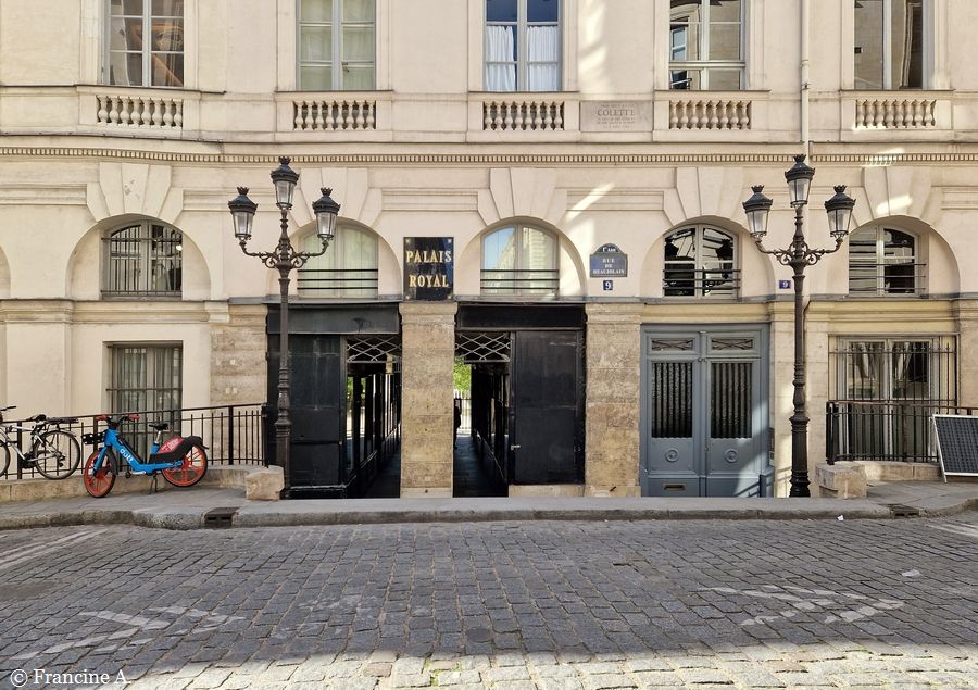 Rue de Beaujolais au Palais-Royal à Paris