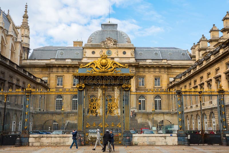Boulevard du Palais sur l'Île de la Cité à Paris