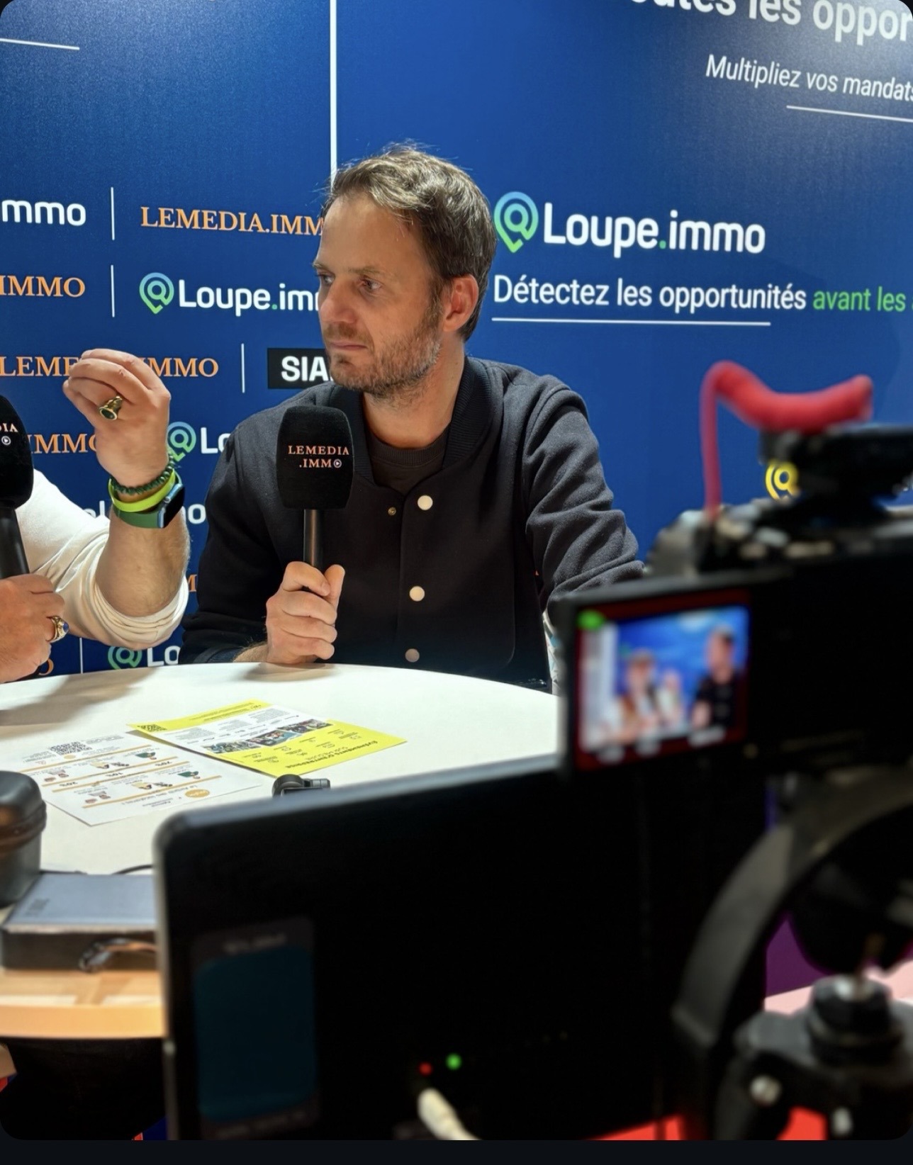 Nicolas Jeffs dans un appartement à Paris