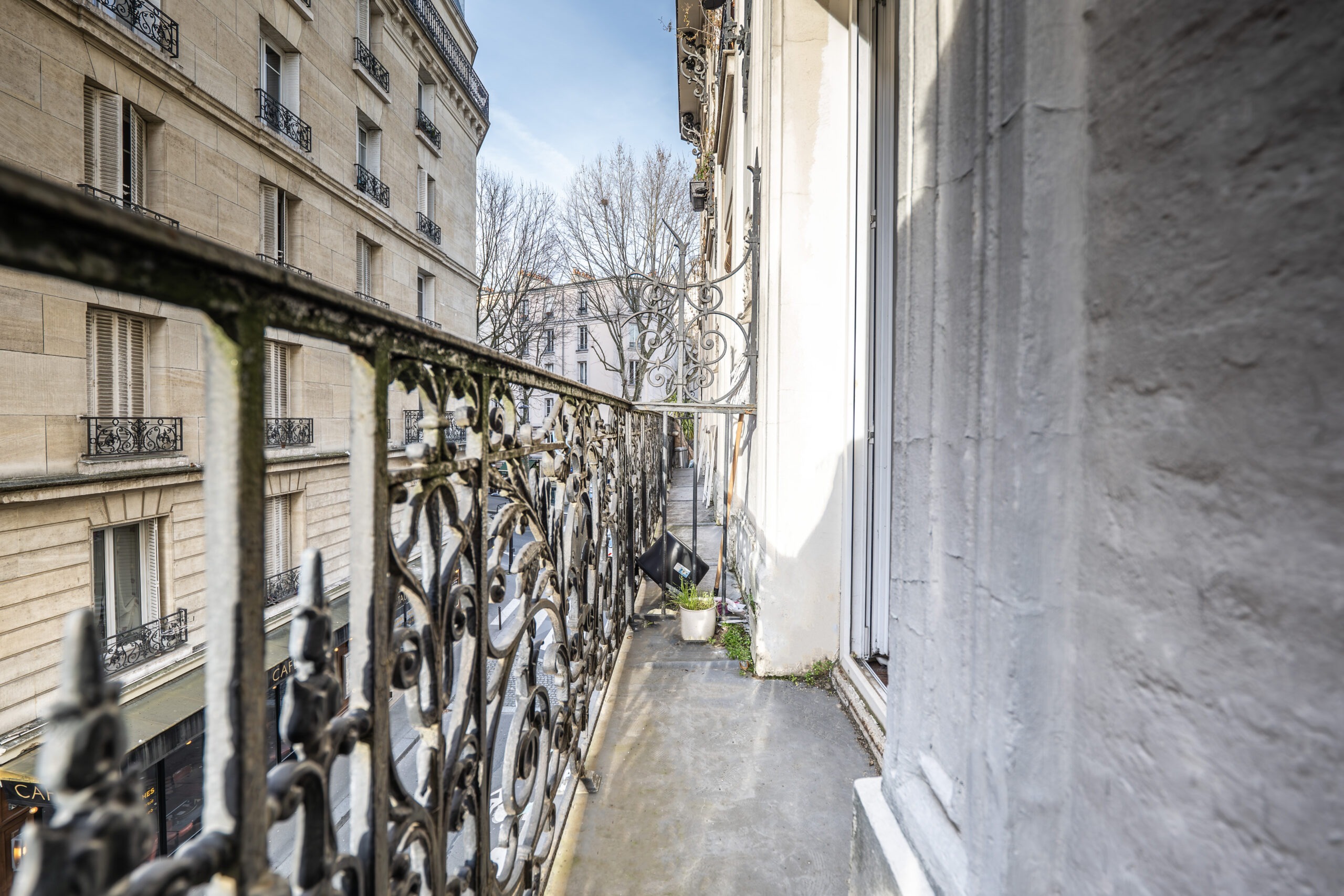 Balcon de l’appartement rue des Pyrénées à Paris 20e